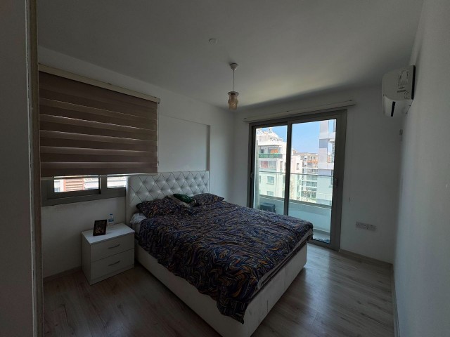 Girne merkez Mr Pond ve Deniz Kirtasiyeye yakın satılık 3+1 çift banyo WC li...Full eşyalı...