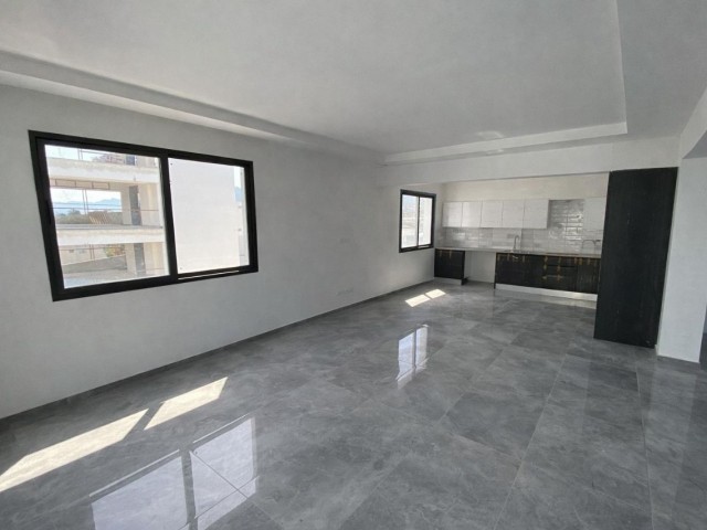 Gorňe Passuci Kahve ,Tavuk dünyasına yakın  105 m2 ( ayrı mut kapalı mutfak , giyinme odası, 2 tuvalet , büyük balkon) 1+1 ,2+1 ve 3+1 ler