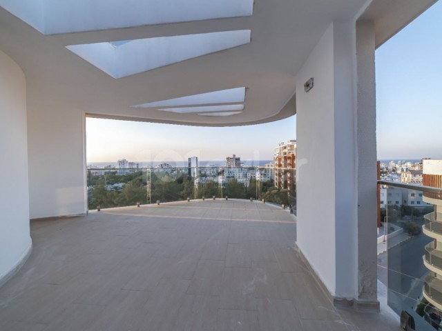 Girne Avrasya City 4+1 triplex Penthouse( aylık  2800 gbp  den kiralanabilir) Çatı terasında özel havuz, sitede sauna, fitness salonu, güzellik merkezi ve saunası var.Kapalı otopark mevxut.Eşyalı verilecek.