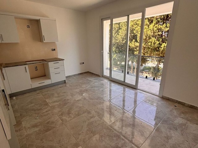 Lapta  Ana Cadde Üzere Satılık  Dükkân Ustu 75m2 Daire 120.000 STG/+905391132605
