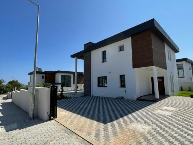 Girne Zeytinlik Ultra Lüx Yeni Bitmiş 4+1 Havuzlu Villa - Fotoğraf 1