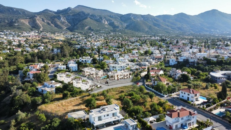 Girne Çatalköy Bölgesinde Zemin Kat Bahçeli Seçeneklerle 3 Yatak Odalı Daireler Satılık